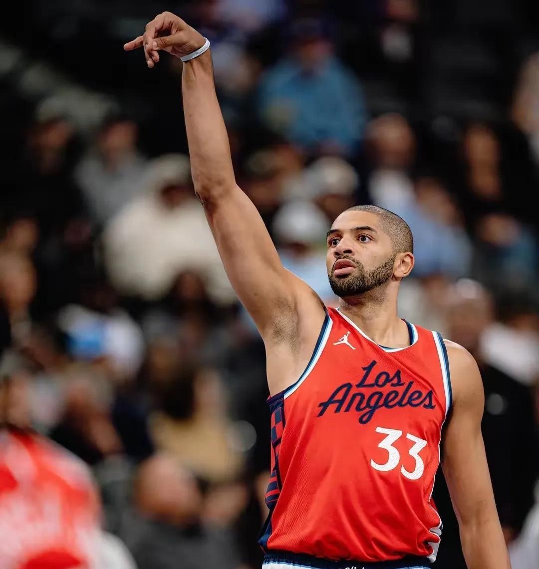 国际比赛日NBA季后赛焦点战，巴塞罗那主帅复盘，媒体盛赞，医务组通报恢复的简单介绍