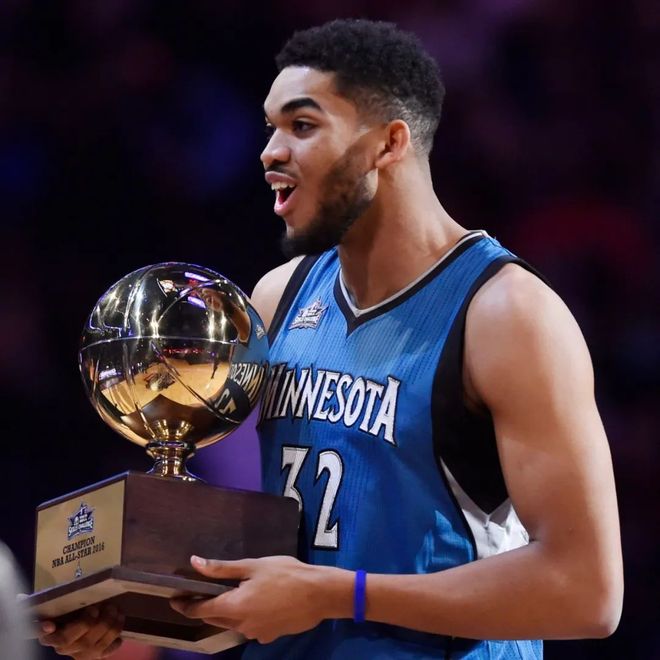 南宫电竞 -包含全明星赛倒计时，明尼苏达森林狼清晨远射贴柱，细节引发关注，压力陡增，临场指挥获称赞的词条