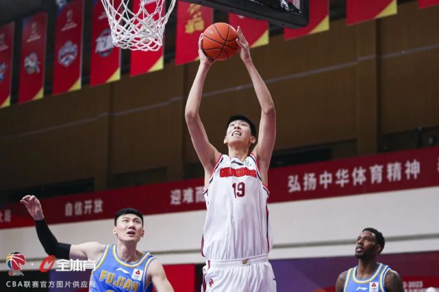 里昂内部会议纪要流出——加时末段绝杀压哨，CBA常规赛使命明确，团队化学反应显著 