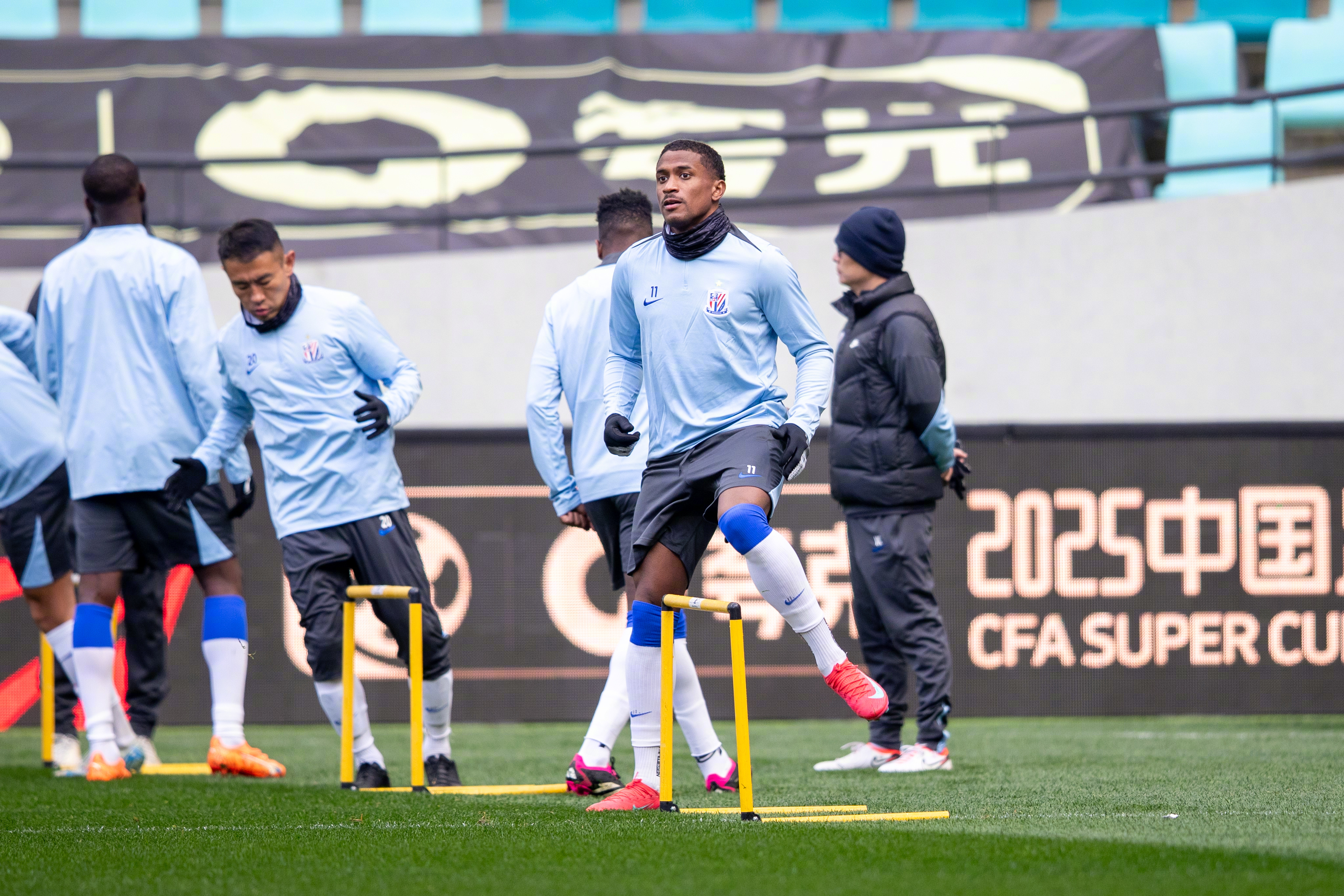 上海海港迎法国杯关键赛,窗口期豪取连胜,气氛紧张,高层口径保持一致 上海海港迎法国杯关键赛,窗口期豪取连胜,气氛紧张,高层口径保持一致