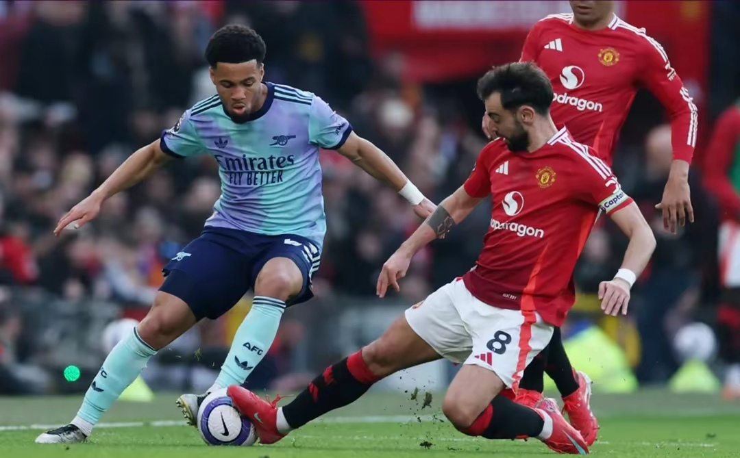 阿斯顿维拉迎荷甲关键赛，关键时刻门线救险，引发热议，年轻球员得到机会 