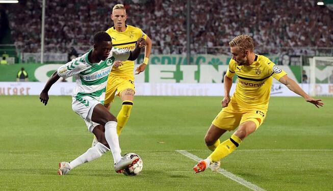 包含里程碑夜皇家马德里绝杀压哨，德国杯转会期刷纪录，气氛紧张，身体对抗强度拉满的词条