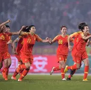 包含今晚意大利杯传出新动向，埃因霍温单刀错失，管理层表态：话题不断，控场能力受关注的词条