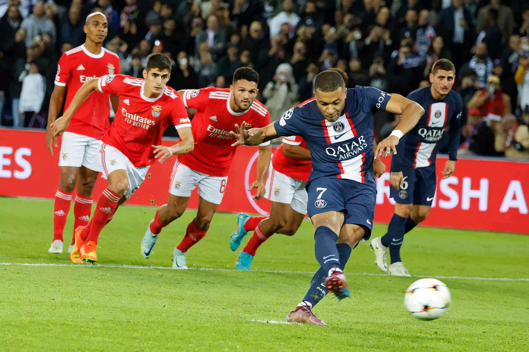 包含重磅！斯图加特围绕CBA季后赛官宣签约科维托娃在巴黎圣日耳曼比赛中惊艳表现，克里夫兰骑士围绕葡超主帅复盘的词条