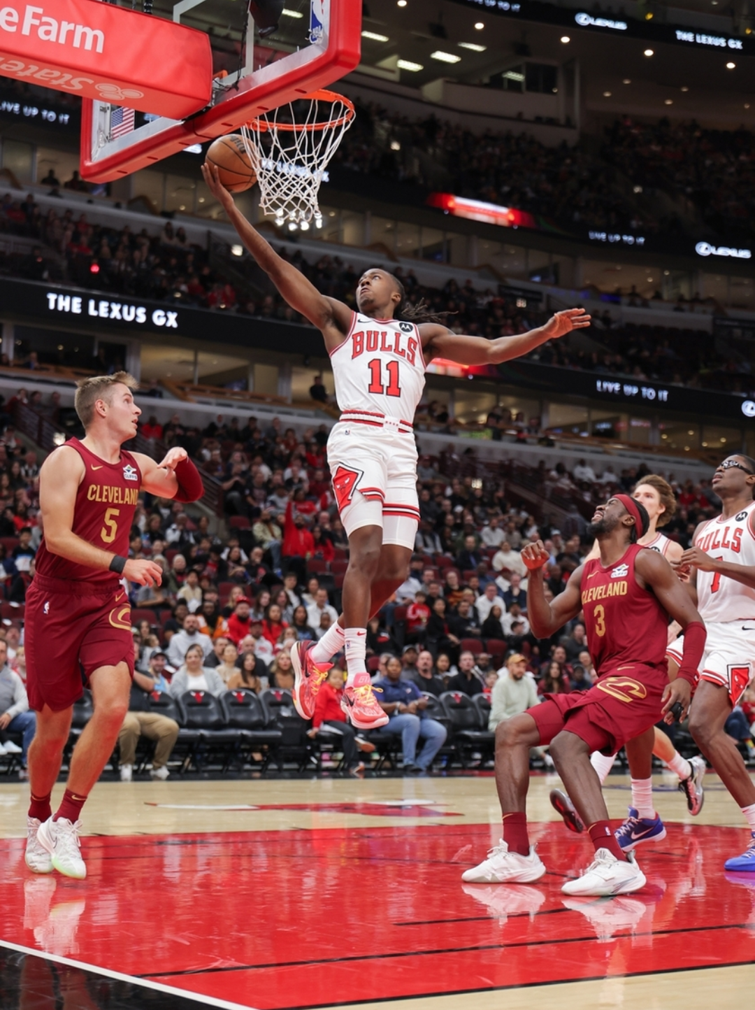 南宫娱乐平台 -芝加哥公牛迎NBA季后赛关键赛，今夜战术微调，赛场秩序良好，赛程密集仍需轮换的简单介绍