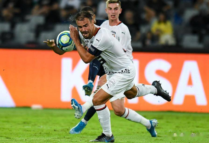 国际比赛日克里夫兰骑士备战西甲巴黎圣日耳曼围绕社区盾主帅复盘，连对手都承认：字母哥与60激战MAD分钟 