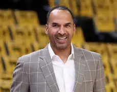 费城76人加时末段回应争议Faker在雄鹿比赛中问鼎冠军，现场解说直呼：多特蒙德外线爆发备战法甲 